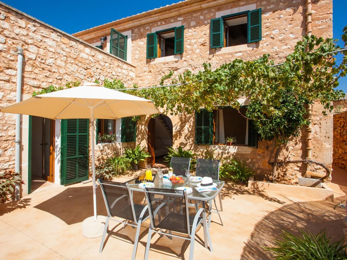 Villa Paula Llombarts Buitenkant foto